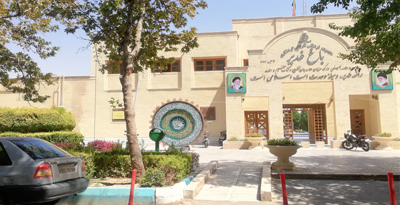 درون درمانی درختان دچار زوال در خیابان علامه امینی- فرکشت